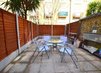 Thumbnail Room to rent in Elizabeth Close, London