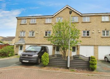 Thumbnail Town house for sale in Winscar Avenue, Bradford