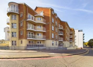 Thumbnail 2 bed flat for sale in Grantley Heights, Kennet Side, Reading, Berkshire