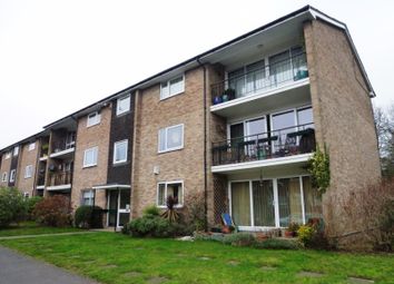 3 Bedrooms Flat to rent in Harrogate Court, Droitwich Close, London SE26