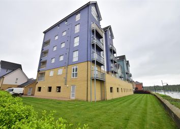 2 Bedrooms Flat for sale in Dunlin Drive, St. Marys Island, Chatham, Kent ME4