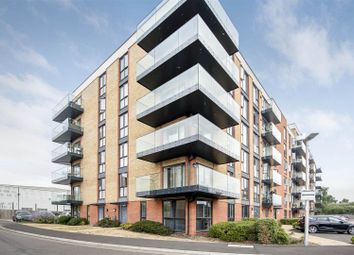 Thumbnail 2 bed flat for sale in Oscar Wilde Road, Reading