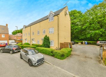 Thumbnail Flat for sale in Snowdonia Way, Stevenage, Hertfordshire