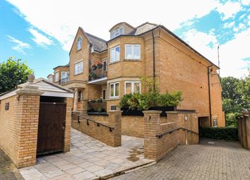 Thumbnail 2 bed flat to rent in Crescent Road, Enfield