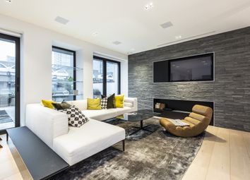 A Larger Local Choice Of Flats To Rent In Central London Homes24 Co Uk Thumbnail 3 Bedroom Flat To Rent In Wood Street London