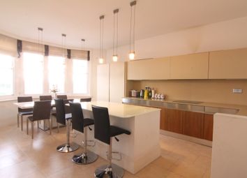 2 Bedrooms Flat to rent in Marloes Road, London W8