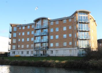 2 Bedrooms Flat for sale in Lion Court, Northampton NN4