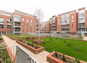 2 Bedrooms Flat to rent in Wilkinson Close, London NW2