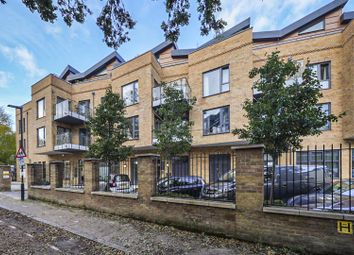 Thumbnail Flat for sale in Railshead Road, Isleworth