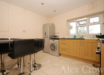 3 Bedrooms Flat to rent in Dunmow Close, Loughton IG10