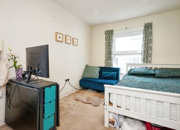 Thumbnail Studio to rent in Lavender Hill, London