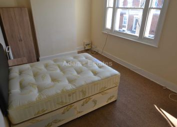 Thumbnail 3 bed flat to rent in Waylen Street, Reading