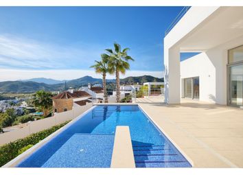 Thumbnail 4 bed villa for sale in Benahavã­S, Marbella Area, Costa Del Sol