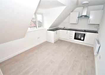 Thumbnail 2 bed flat to rent in Thornhill Road, Luton