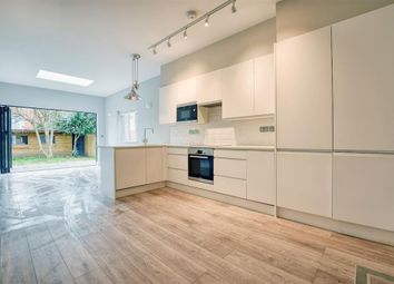 2 Bedrooms Flat for sale in Larch Road, London NW2