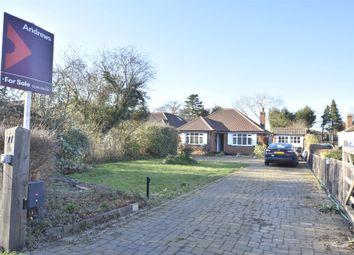 3 Bedrooms Detached bungalow for sale in Povey Cross Road, Hookwood, Horley RH6