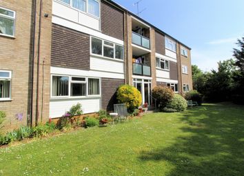 2 Bedrooms Flat for sale in Tudor Court, Hitchin, Hertfordshire SG5