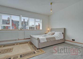 Thumbnail Flat to rent in Cricklewood Broadway, London