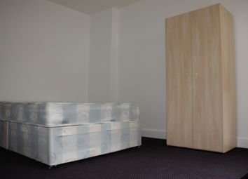 4 Bedrooms Flat to rent in Settles Street, Whitechapel, London E1
