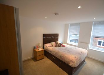 Thumbnail 1 bed flat to rent in London Street, Reading