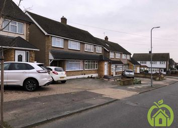 3 Bedrooms Semi-detached house to rent in Essex Gardens, Hornchurch RM11