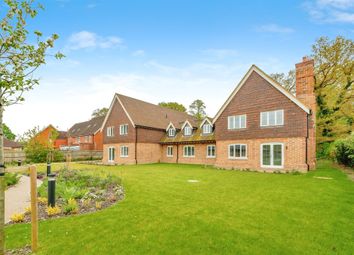 Thumbnail Flat for sale in Langshott, Horley