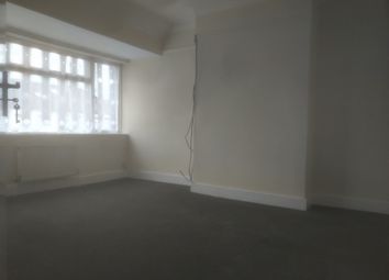 3 Bedrooms Flat to rent in Hollywood Road, Chingford E4