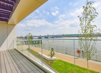 2 Bedrooms Flat for sale in Liner House, 16 Admiralty Avenue, Royal Wharf E16