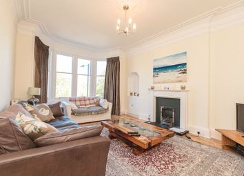 3 Bedrooms Flat to rent in Merchiston Crescent, Merchiston EH10