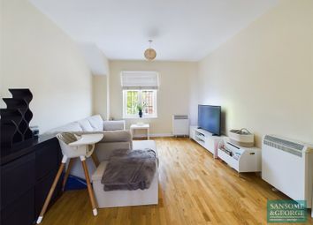 Thumbnail Flat to rent in Victoria Road, Mortimer Common, Reading, Berkshire