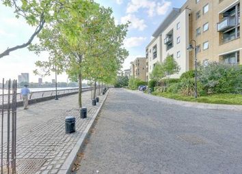 Thumbnail Flat to rent in Shackleton Court, 2 Maritime Quay, Canary Wharf, London