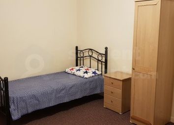 3 Bedrooms  to rent in Longden Road, Manchester M12
