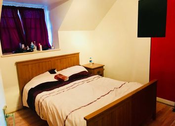 2 Bedrooms Maisonette to rent in Garrison Close, Hounslow TW4