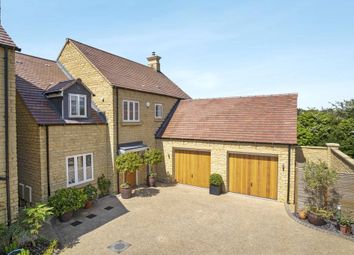 Thumbnail Detached house for sale in Barnard Crescent, Broadway, Worcestershire