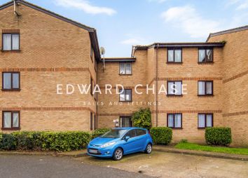 Thumbnail Flat for sale in Avenue Road, Chadwell Heath