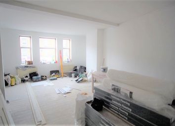 2 Bedrooms Flat to rent in Barking Road, Canning Town, London E16