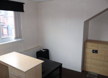 6 Bedrooms Maisonette to rent in Brudenell Grove, Leeds, Hyde Park LS6