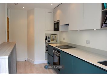 3 Bedrooms Flat to rent in Durham Close, London SW20