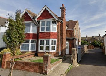 Thumbnail Room to rent in Cavendish Avenue, Eastbourne, East Sussex
