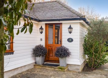 Thumbnail Cottage to rent in Kerves Lane, Horsham