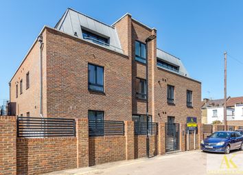 Thumbnail Flat to rent in Colina Mews, London