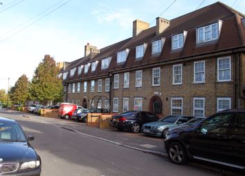 2 Bedrooms Flat to rent in Gilton Road, London SE6