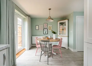 A Sociable Kitchen Dining Space For Entertaining