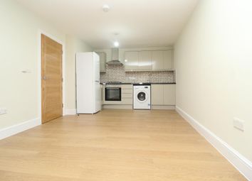 2 Bedrooms Flat to rent in High Road, London N12