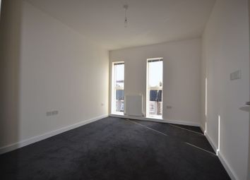 2 Bedrooms Flat to rent in Stirling Road, London E17
