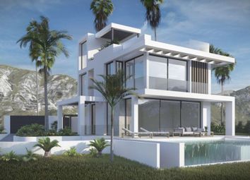 Thumbnail 5 bed villa for sale in Estepona, Málaga, Andalusia, Spain