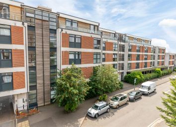 West Molesey - 2 bed flat for sale