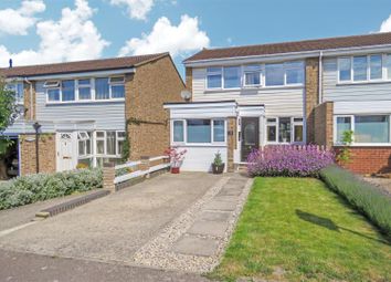 3 Bedrooms Semi-detached house for sale in Chaucer Road, Royston SG8