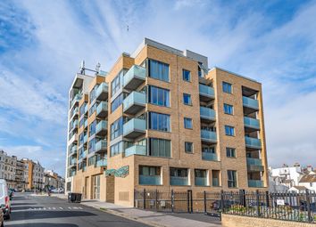 Thumbnail 3 bedroom flat for sale in Kingsway, Hove