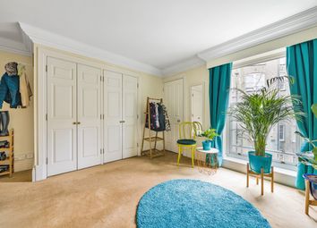 Thumbnail 2 bedroom flat for sale in Courtfield Gardens, London